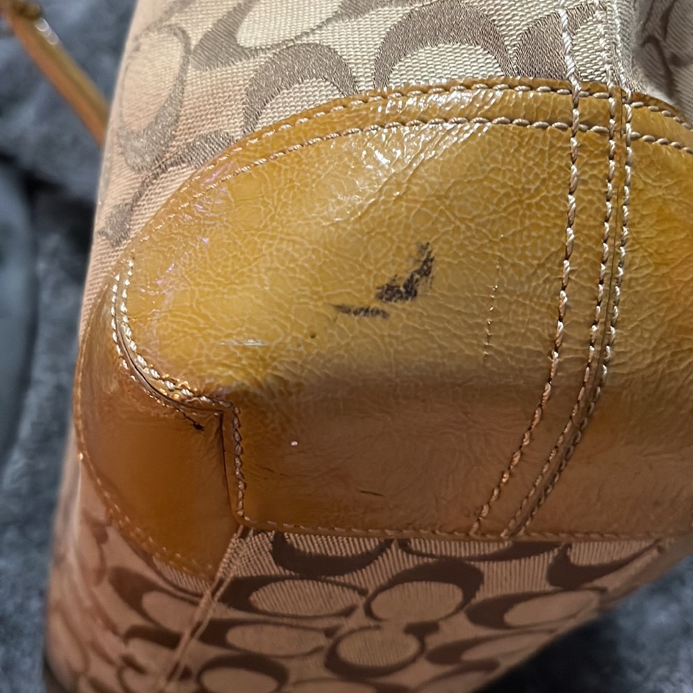 Coach Tote - Picture 14 of 14